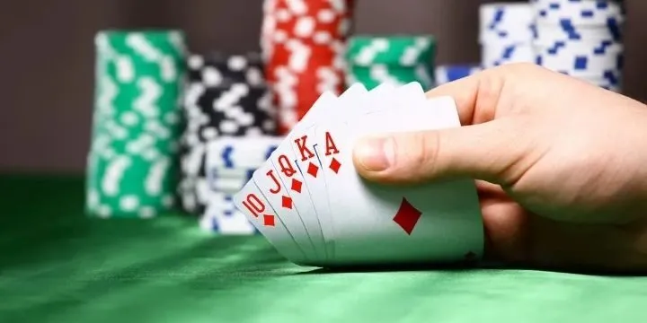 Đoán kiểu binh trong game bài